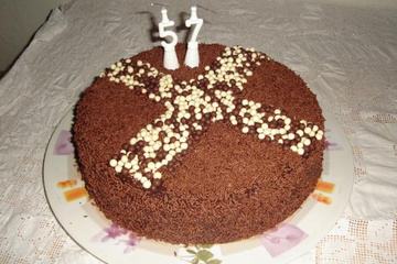 Bolo trufado de brigadeiro branco e preto