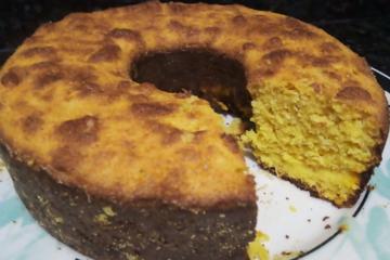 Bolo de milho verde com suco de laranja