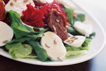 Salada com sementes de girassol
