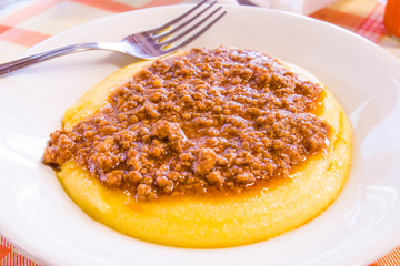 Angu de fubá com queijo mussarela