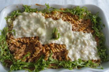Macarrão com carne moída e creme de leite