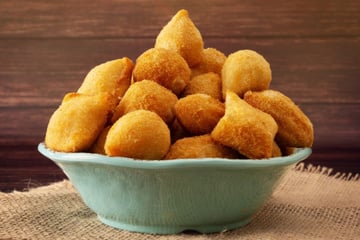 Massa de salgado frito básica e versátil que serve para coxinha, risole, bolinha de queijo e mais