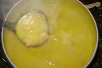 Sopa de abóbora com linguiça