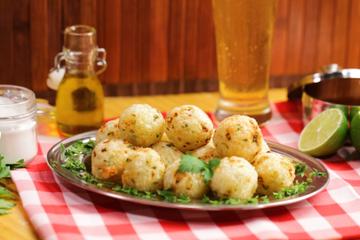Bolinho de mandioca com queijo