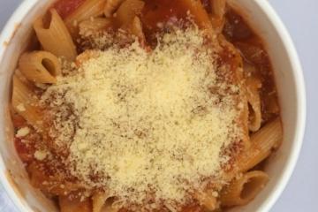 Macarrão ao molho sugo
