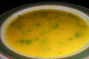 Caldo de cenoura com gengibre