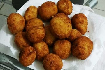 Coxinha com massa de farinha e batata