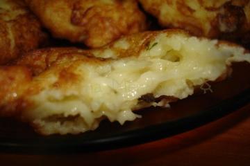 Bolinhos de batata e cebola