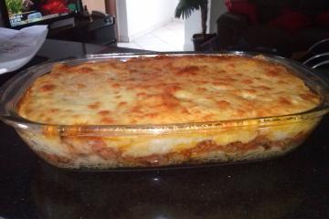 Bolo de batata com carne e queijo