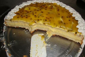 Bolo delicioso de mousse de maracujá