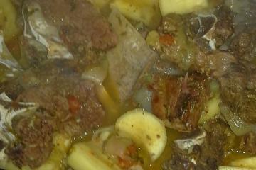 Costela com mandioca na cerveja