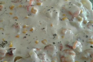 Macarrão ao molho branco com camarão