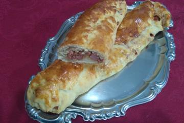 Pão caseiro recheado com linguiça