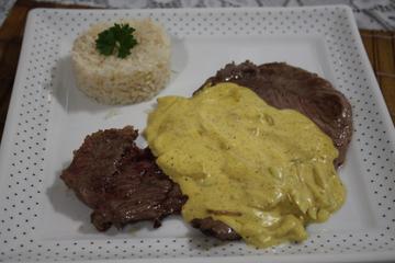 Bife ao molho de mostarda