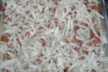 Polenta com molho de salsicha