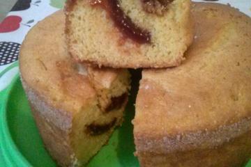 Bolo de fubá com goiabada fácil