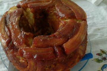 Torta de banana caramelizada