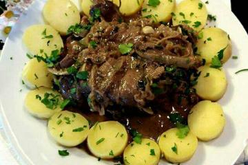 Bife de fígado de vitela à alentejana 