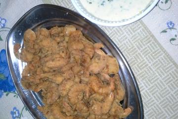 Camarão frito empanado, com molho especial