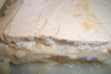 Torta de banana com creme e suspiro do Marcelo
