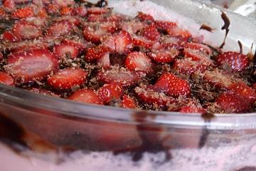 Mousse Simples de Morango com Chocolate
