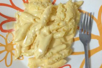 Macarrão ao molho cheddar