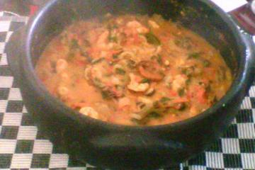 Moqueca de Sururu com farofa de alho