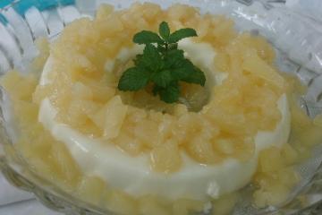 Flan de coco com abacaxi