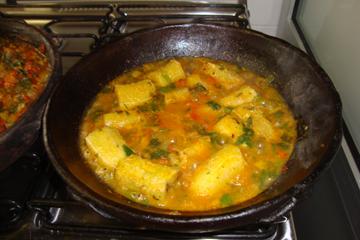 Peixe miraguaia com banana da terra