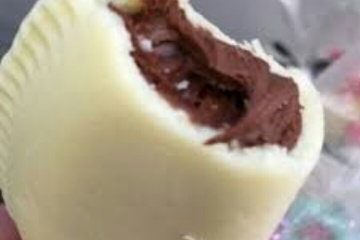 Pastel de leite em pó com creme de avelã