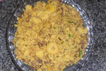Cuscuz com lombo e banana da terra