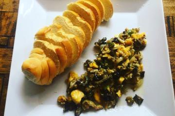 Antepasto de berinjela com banana da terra