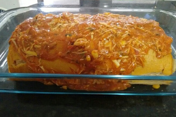 Rocambole de arroz com recheio de frango