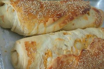 Pão caseiro recheado com presunto
