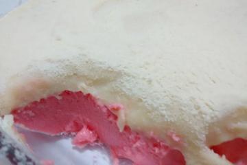 Gelatina de morango cremosa com creme de leite ninho