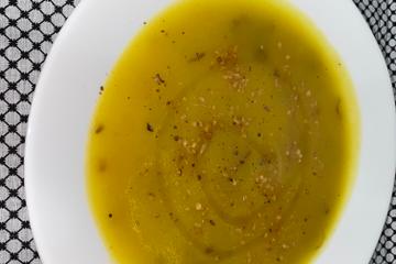 Sopa de alho poró com batata baroa