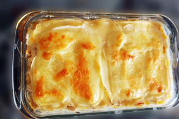 Filé de frango com molho de damasco, mel, maçã e mostarda