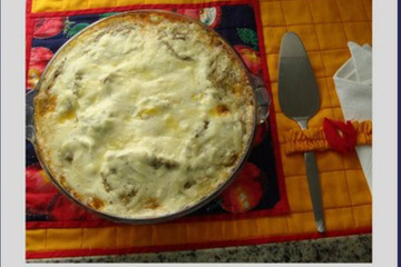 Lasanha de berinjela com presunto, queijo e carne moída