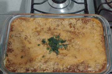 Polenta com molho de carne moída