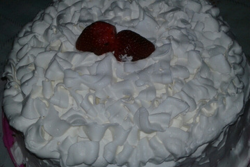 Bolo de chocolate com cobertura de morango do amor