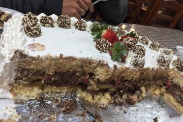 BOLO DE ANIVERSÁRIO SAUDÁVEL COM MUSSE DE CHOCOLATE - Receitas