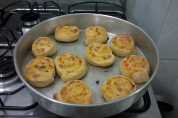 Caracóis de presunto e queijo