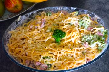 Macarrão com brócolis ao molho branco
