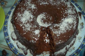 Bolo de chocolate com creme de café com chocolate