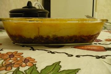Escondidinho de carne seca com purê de batatas