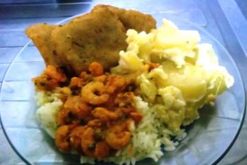 Filé de peixe ao molho de camarão