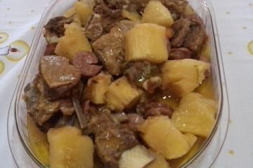 Costela cozida com calabresa
