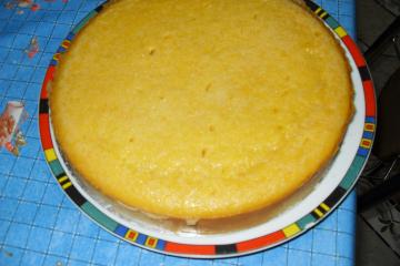 Bolo cremoso de milho verde