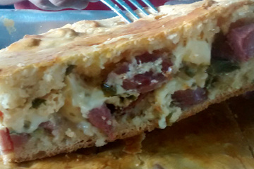 Pizza fechada de carne de porco