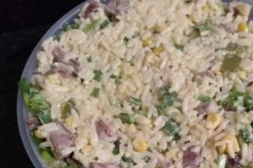 Arroz cremoso com linguiça, alho e ervas